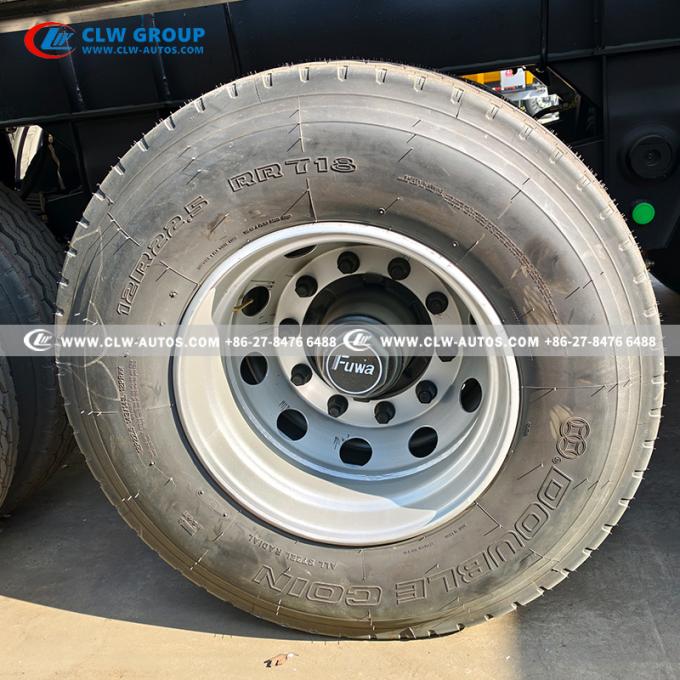 3-Axle 55mÂ³ Aluminum Bulk Feed Semi-Trailer operational view