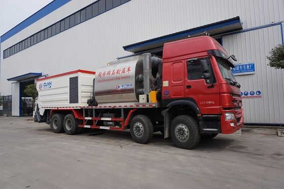 Intelligent Asphalt Road Tanks Trucks And Trailers HOWO 8 X 4 Synchronous Chip Sealer Truck