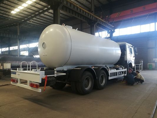 Bobtail LPG Gas Tanker Truck Howo 6X4 20cbm 10 Ton For Lpg Transportation
