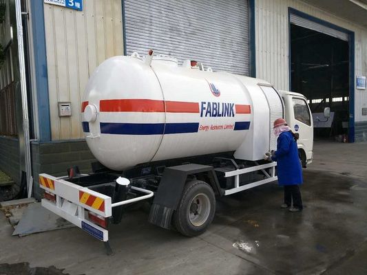 2.5MT Bobtail Propane Truck , Dongfeng 4X2 Small Cylinder Filling Fuel Bowser Truck