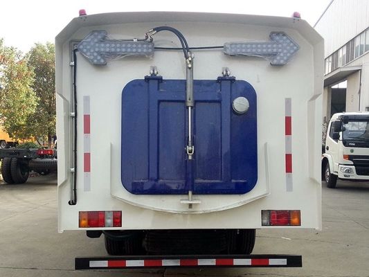 Isuzu Vacuum Road Sweeper Truck 4 Tons 4000 Liters With 5cbm Dust Bin