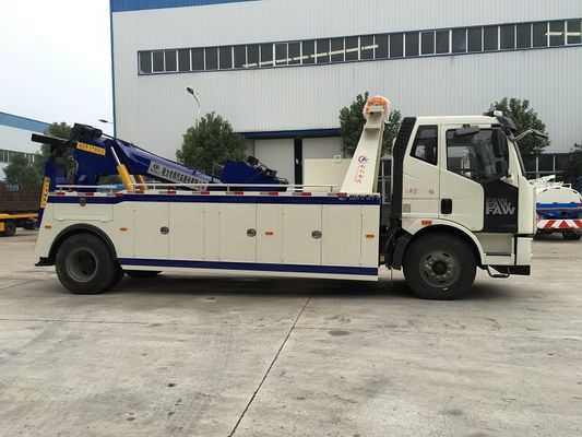 Medium Duty Intergrated Emergency Tow Truck , 8 Tons Custom Wrecker Trucks With Crane