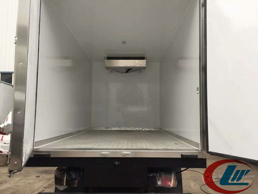 LHD RHD Howo 4X2 Refrigerated Box Truck , 4t Frozen Meat Delivery Trucks