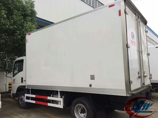 LHD RHD Howo 4X2 Refrigerated Box Truck , 4t Frozen Meat Delivery Trucks