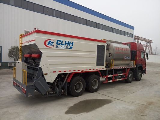 Intelligent Asphalt Road Tanks Trucks And Trailers HOWO 8 X 4 Synchronous Chip Sealer Truck